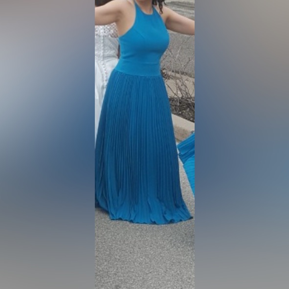 Formal dress - Picture 8 of 9